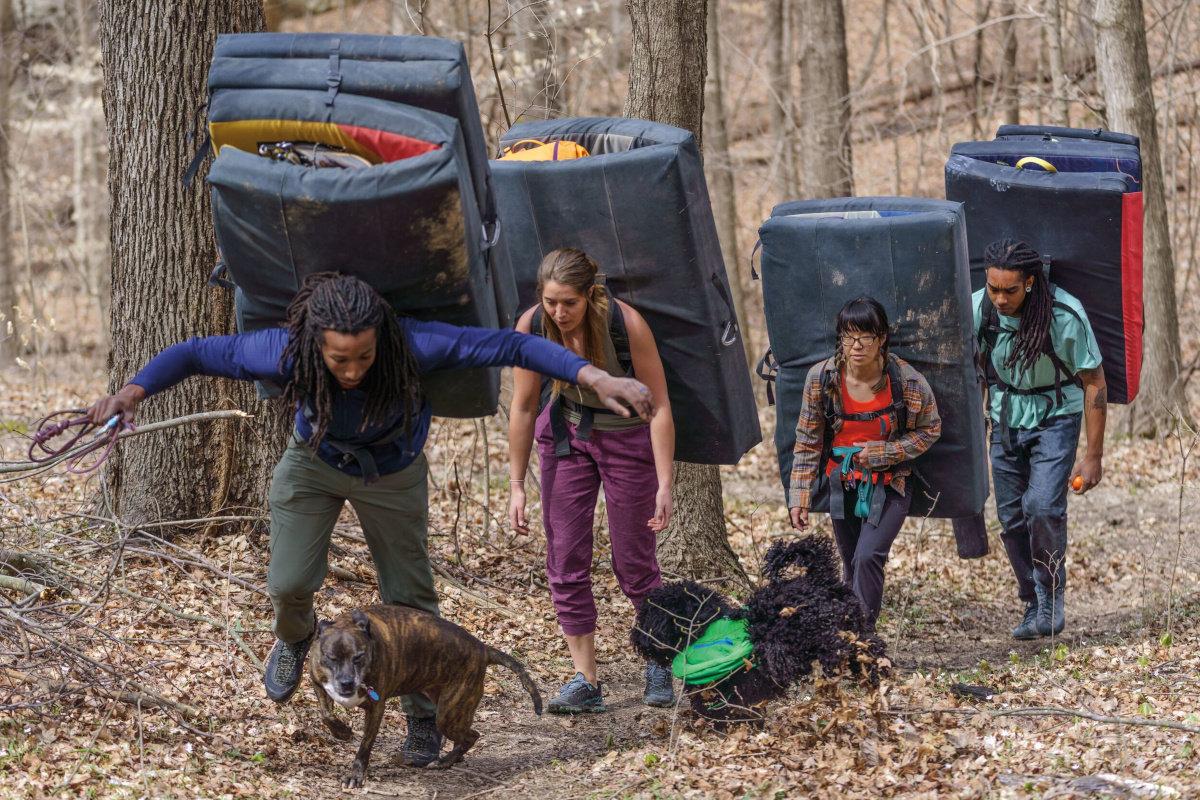 grimpeurs chaussures d'approche portage crash pads